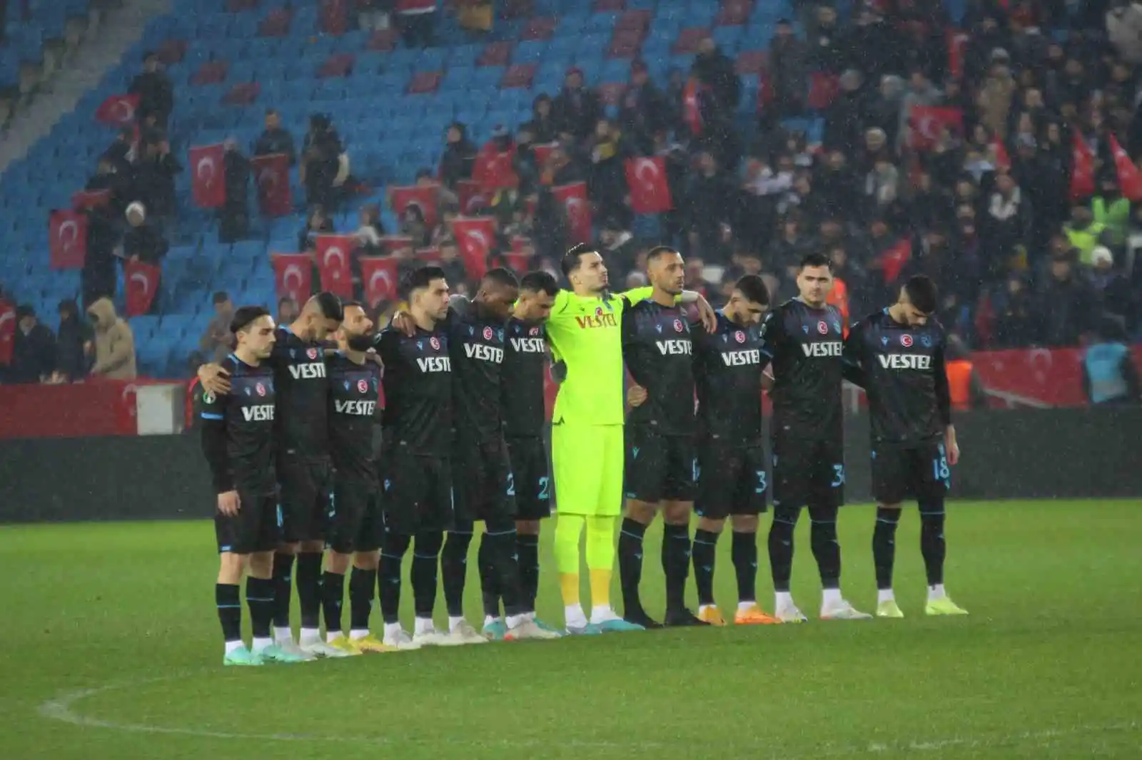 UEFA Avrupa Konferans Ligi: Trabzonspor: 0 - Basel: 0 (İlk yarı)