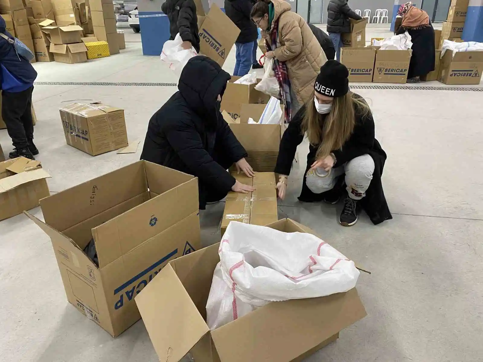 Ümraniye Belediyesi’nden afet bölgesine yoğun destek
