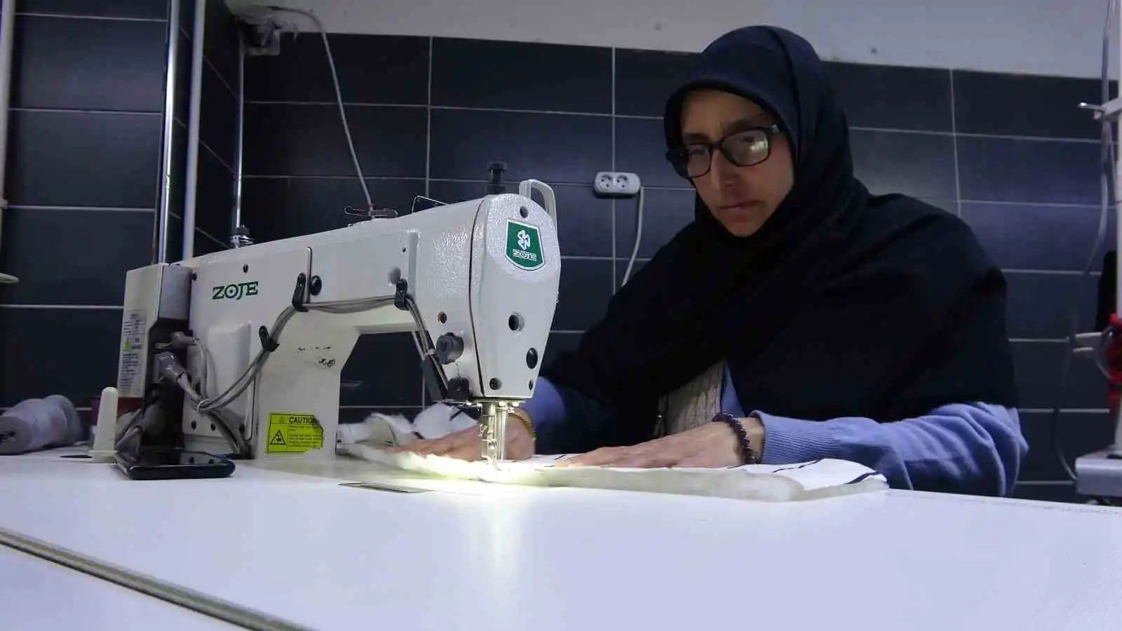 Usta öğretici kadınlar, depremzedeler için canla başla için çalışıyor