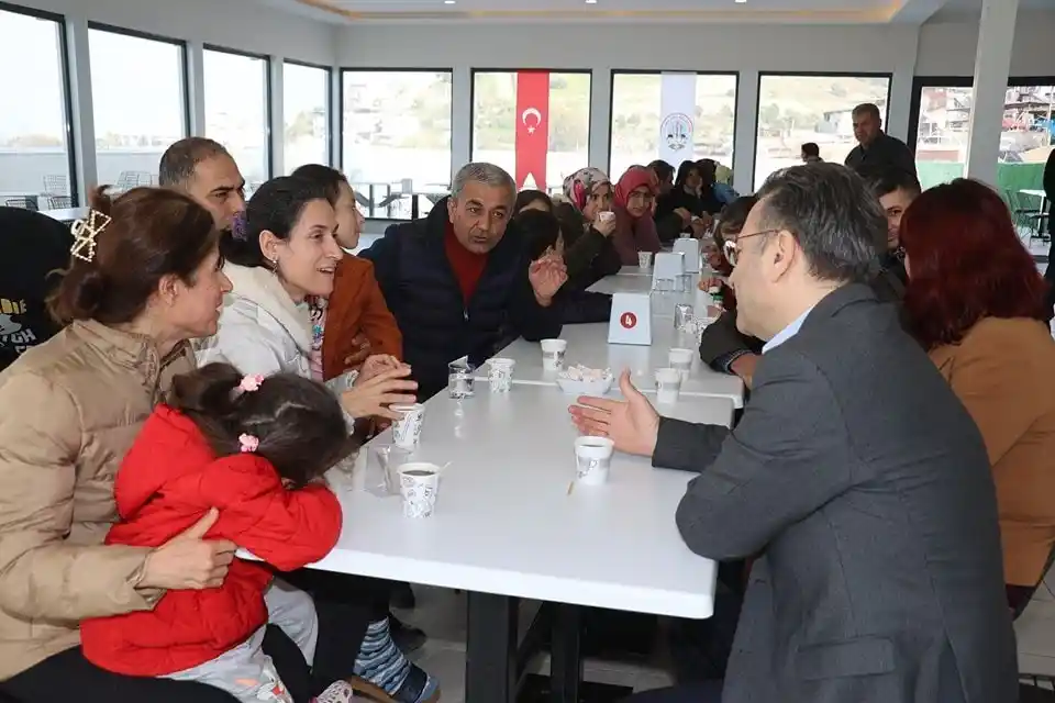 Vali Aksoy ve Başkan Kaplan Koçarlı'da depremzedeler ile bir araya geldi