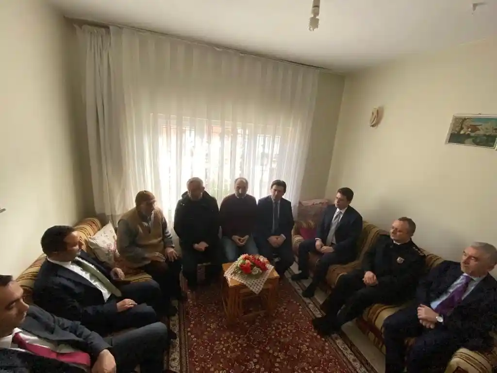 Vali İlhami Aktaş, depremde hayatını kaybedenlerin ailelerine taziyelerini iletti