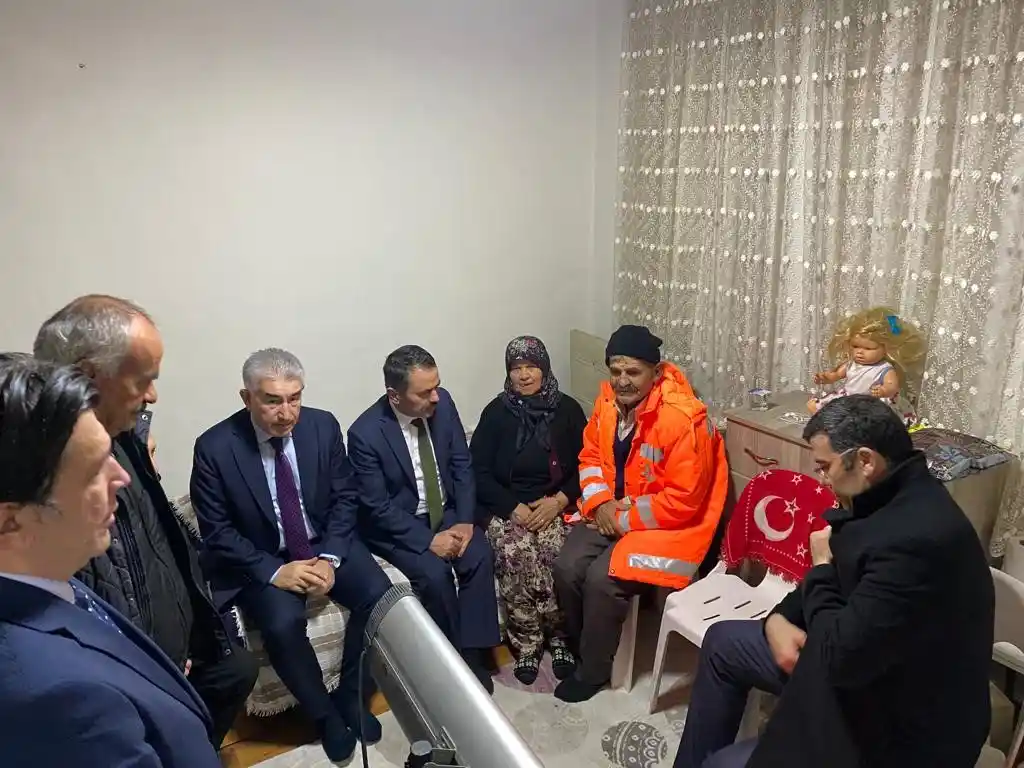 Vali İlhami Aktaş, depremde hayatını kaybedenlerin ailelerine taziyelerini iletti