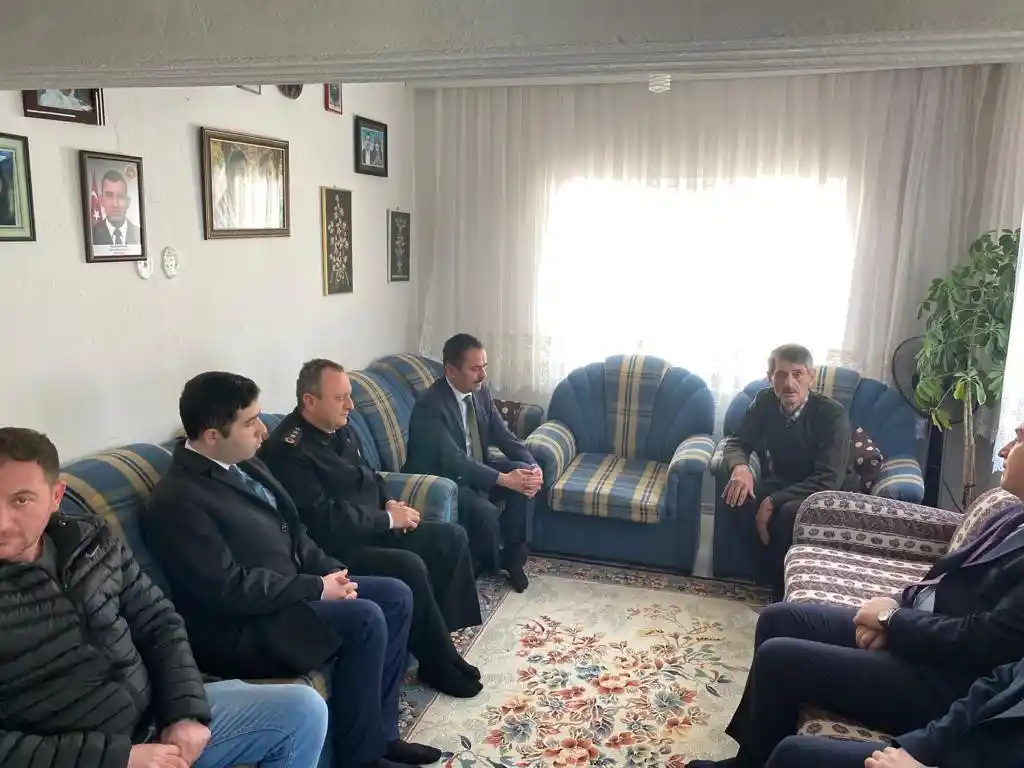 Vali İlhami Aktaş, depremde hayatını kaybedenlerin ailelerine taziyelerini iletti