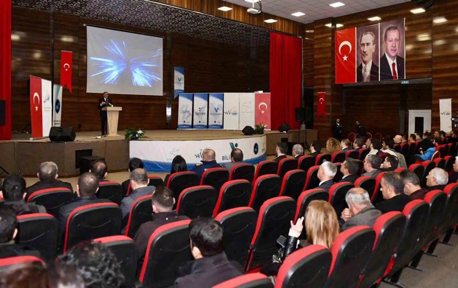 Van bilişimin merkezi oluyor