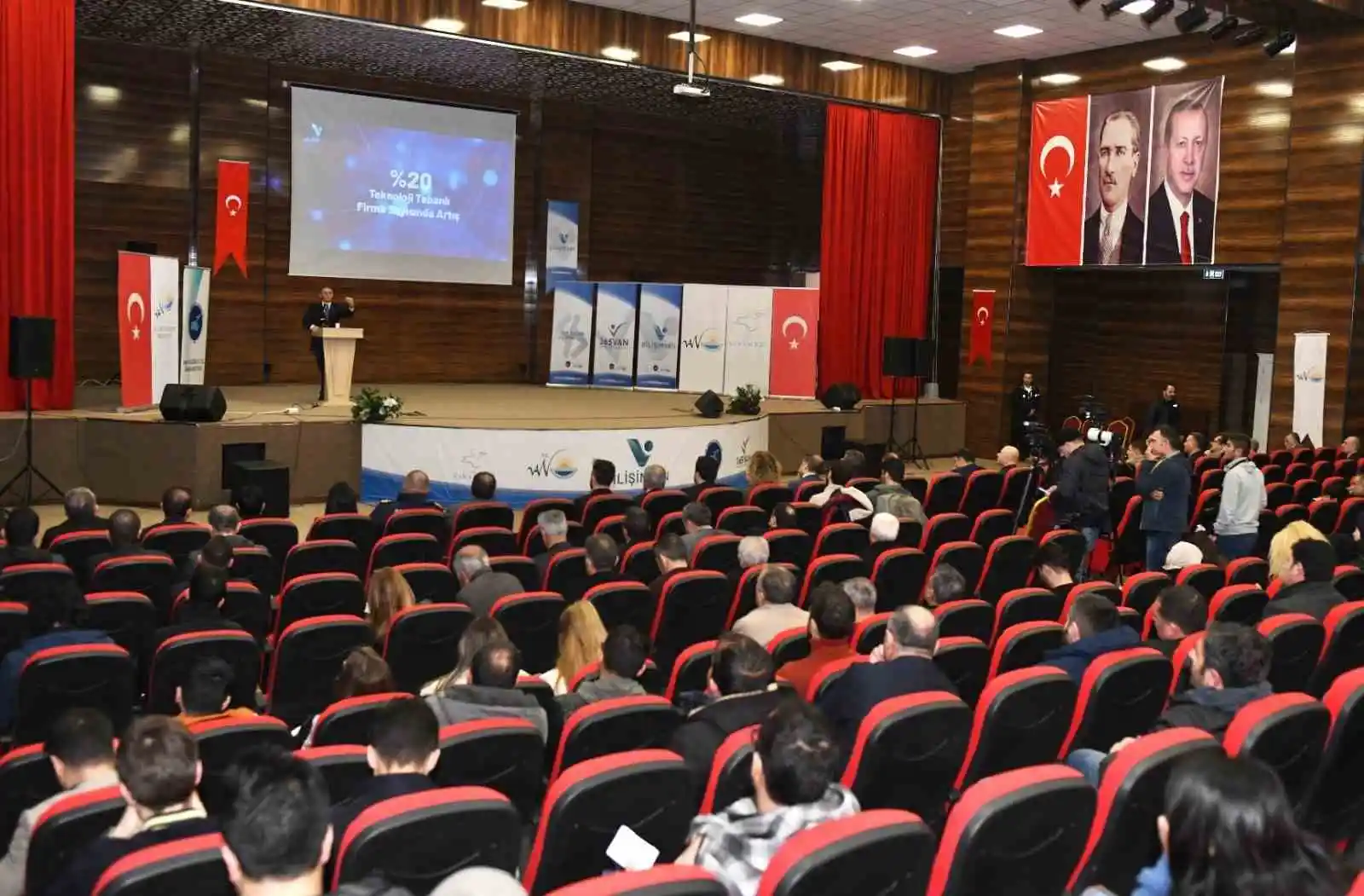 Van bilişimin merkezi oluyor