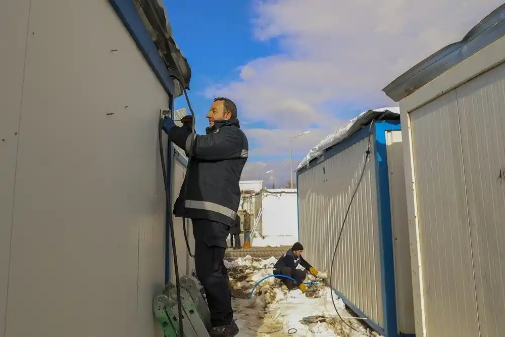 Van ekibinin Malatya’da kurumuna başladığı konteyner kent hızla tamamlanıyor
