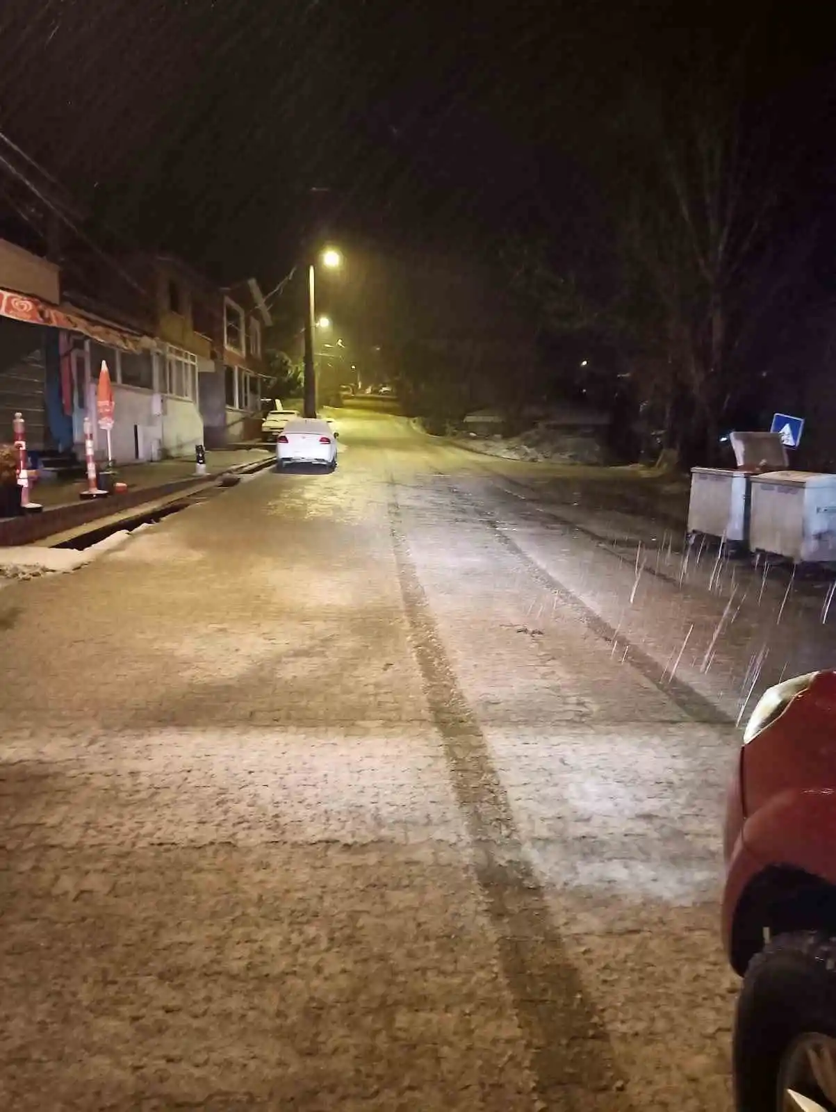 Yalova Belediyesi karla mücadeleye devam ediyor