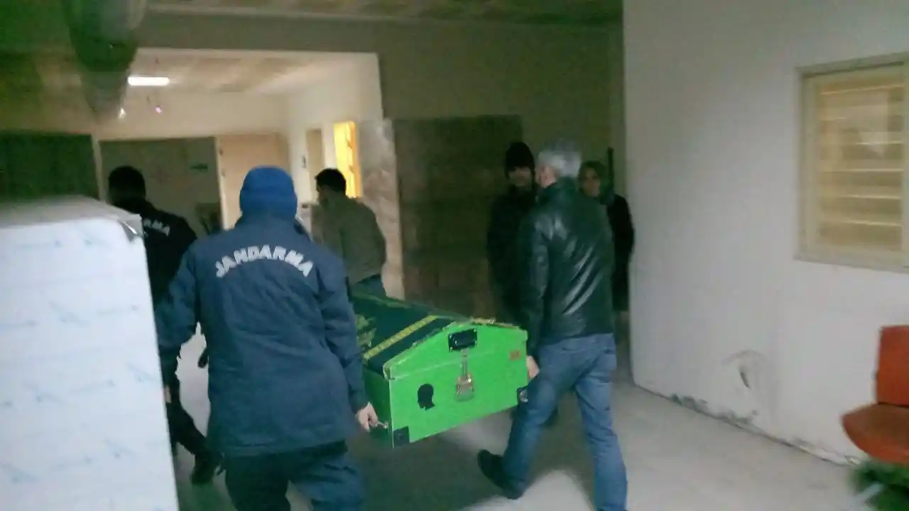 Yangında hayatını kaybeden vatandaşın cenazesi Kozan Devlet Hastanesi morguna getirildi