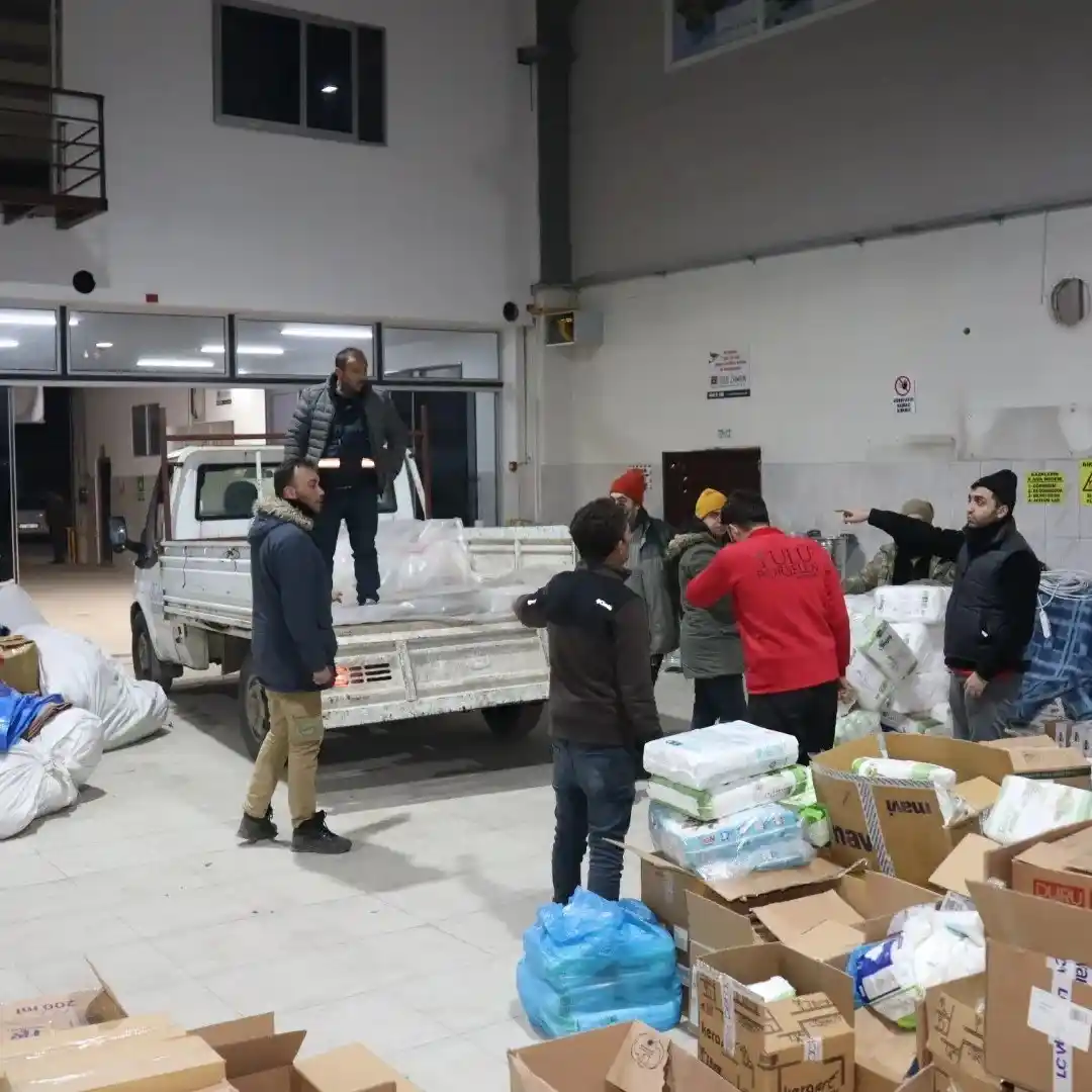 Yardımların depremzedelere ulaştırılması için 'Yardım Koordinasyon Deposu' oluşturuldu