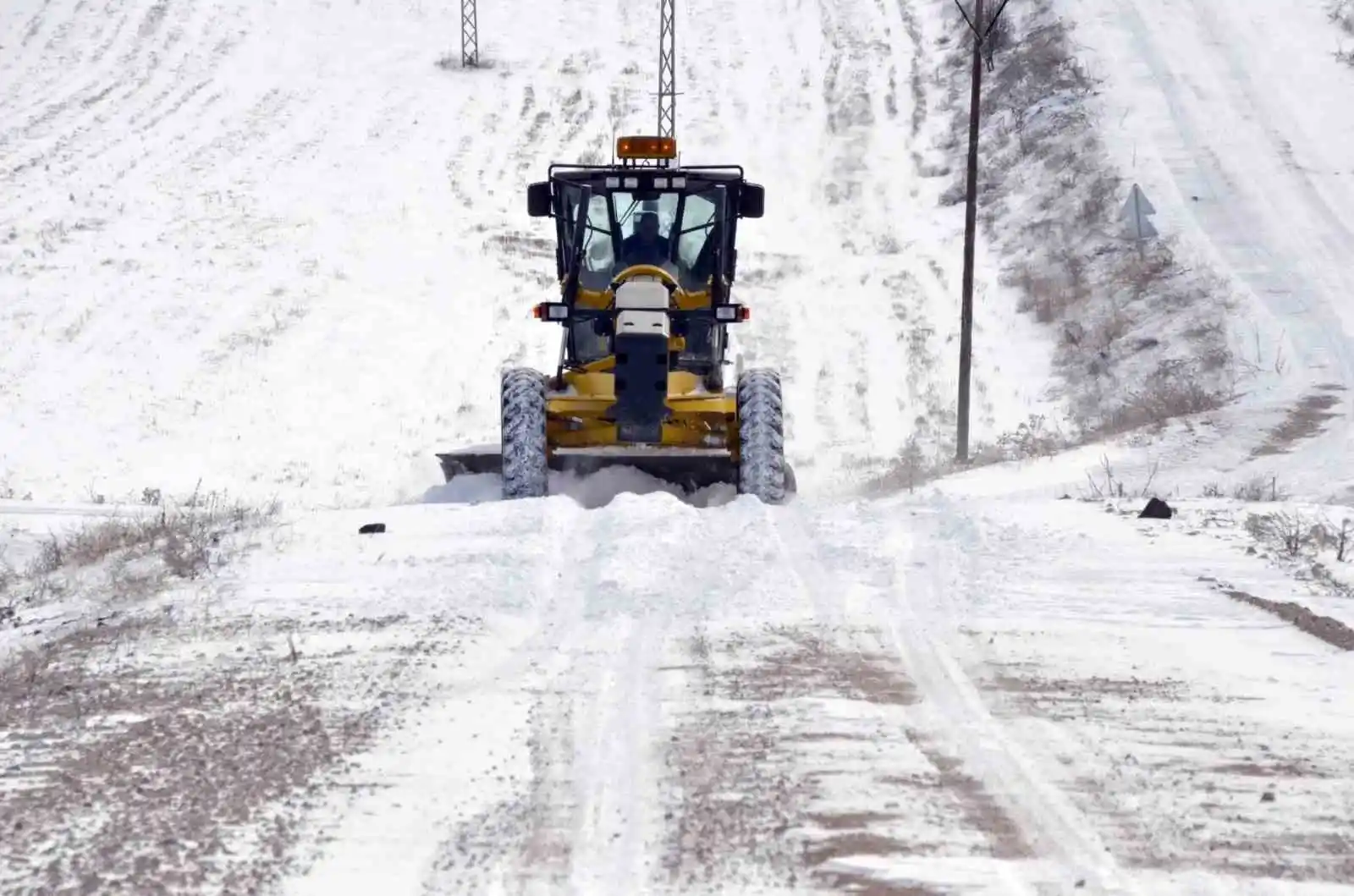 Yozgat'ta 171 köy yolu ulaşıma kapandı
