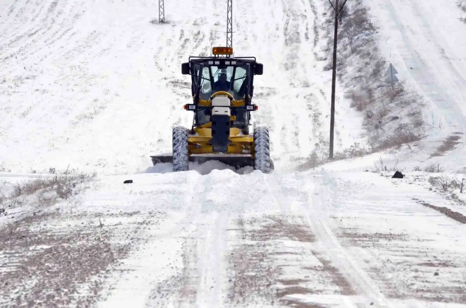 Yozgat'ta 171 köy yolu ulaşıma kapandı