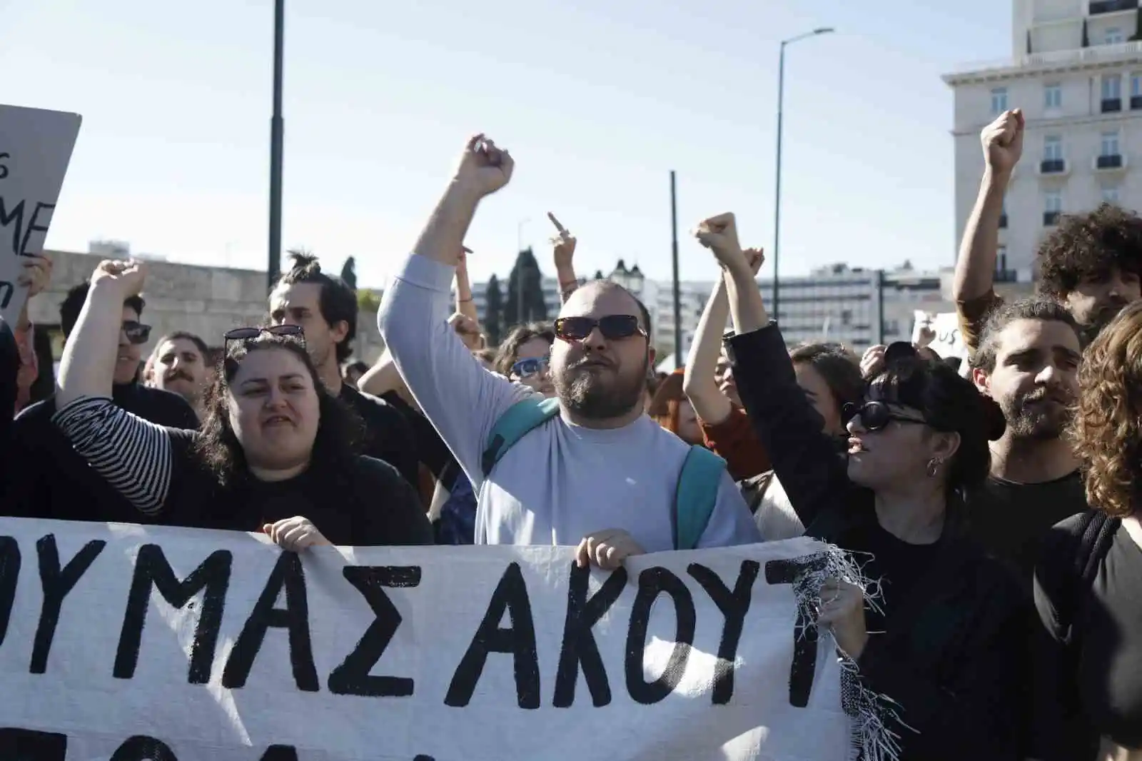 Yunanistan’da sanat emekçileri sokağa indi
