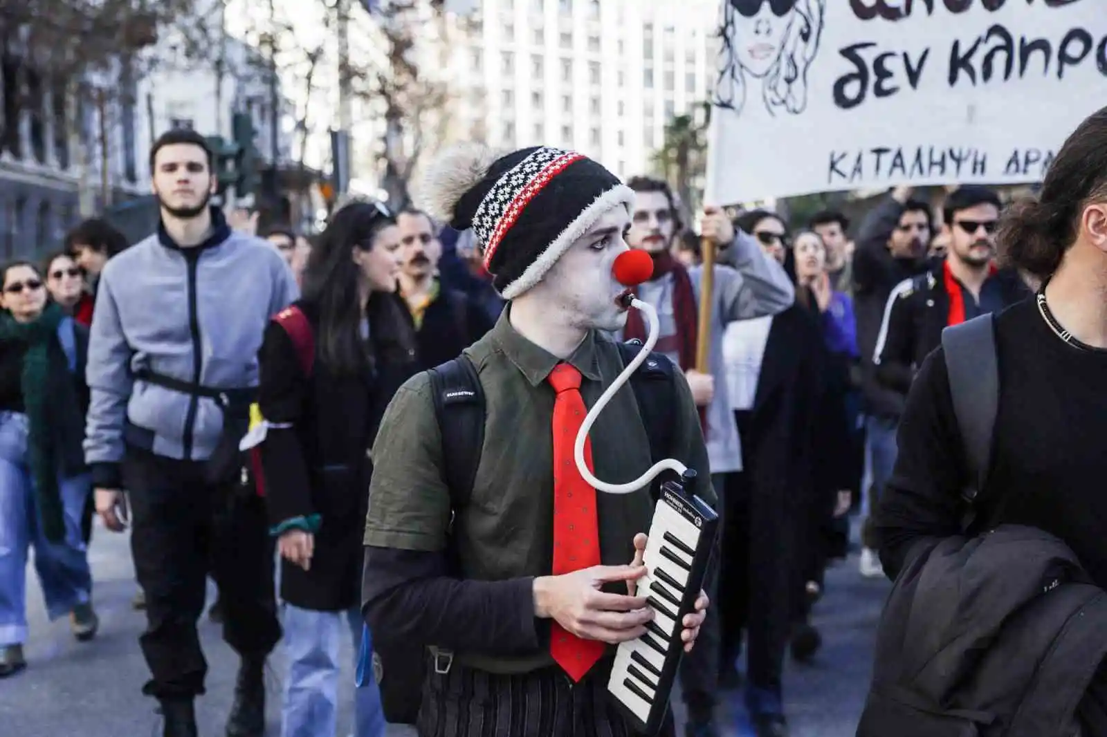 Yunanistan’da sanat emekçileri sokağa indi
