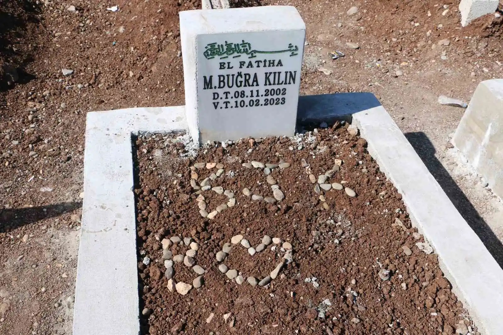 Yürek yakan hatıralar mezarlıklara dizildi
