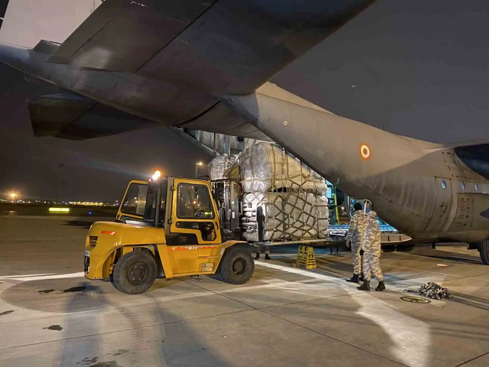 Yurt dışından gelen 11 TIR’lık yardım malzemeleri deprem bölgelerine gönderildi