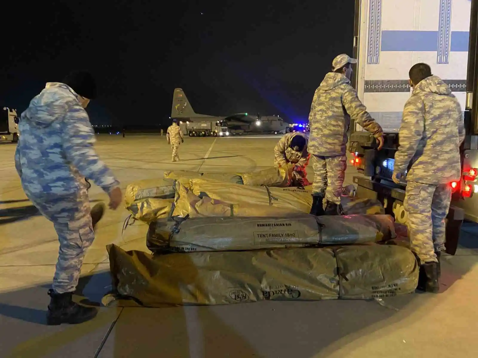 Yurt dışından gelen 11 TIR’lık yardım malzemeleri deprem bölgelerine gönderildi