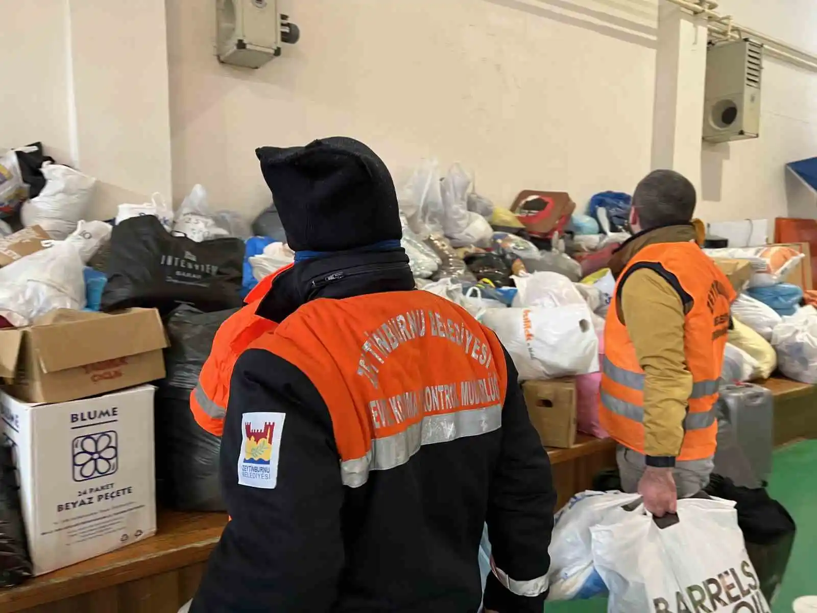 Zeytinburnulular depremzedelere yardıma koştu