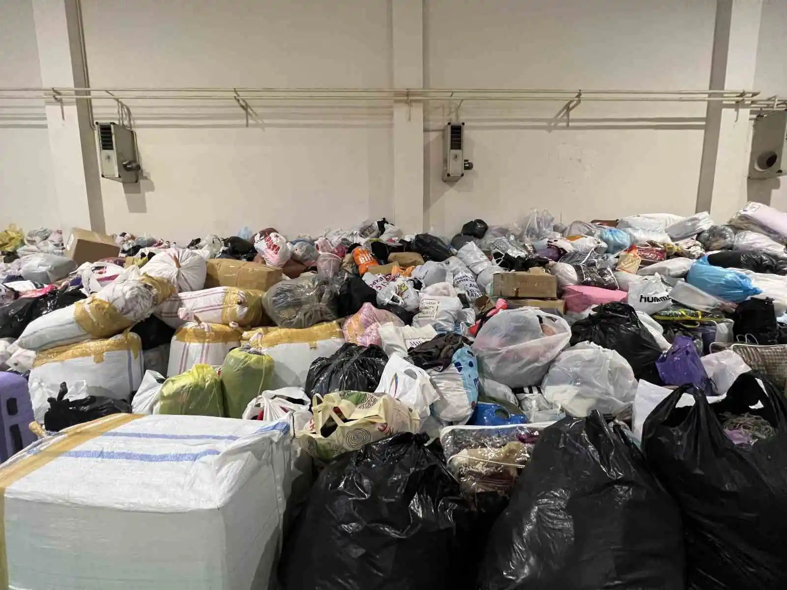 Zeytinburnulular depremzedelere yardıma koştu