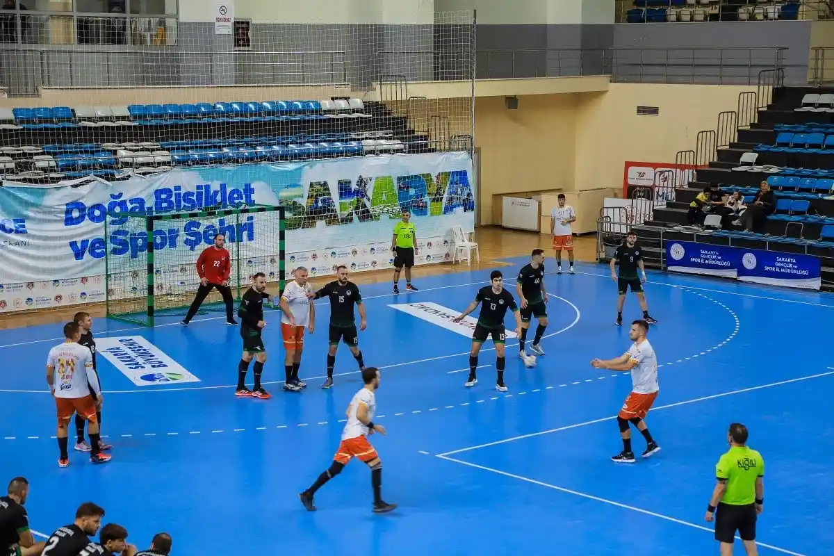Zirve takibini sürdüren Sakarya Büyükşehir Hentbol’un konuğu Spor Toto