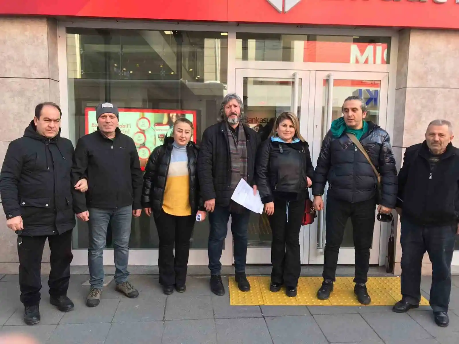 Zonguldak'ta gazeteciler depremzedelere nakdi yardımda bulundu
