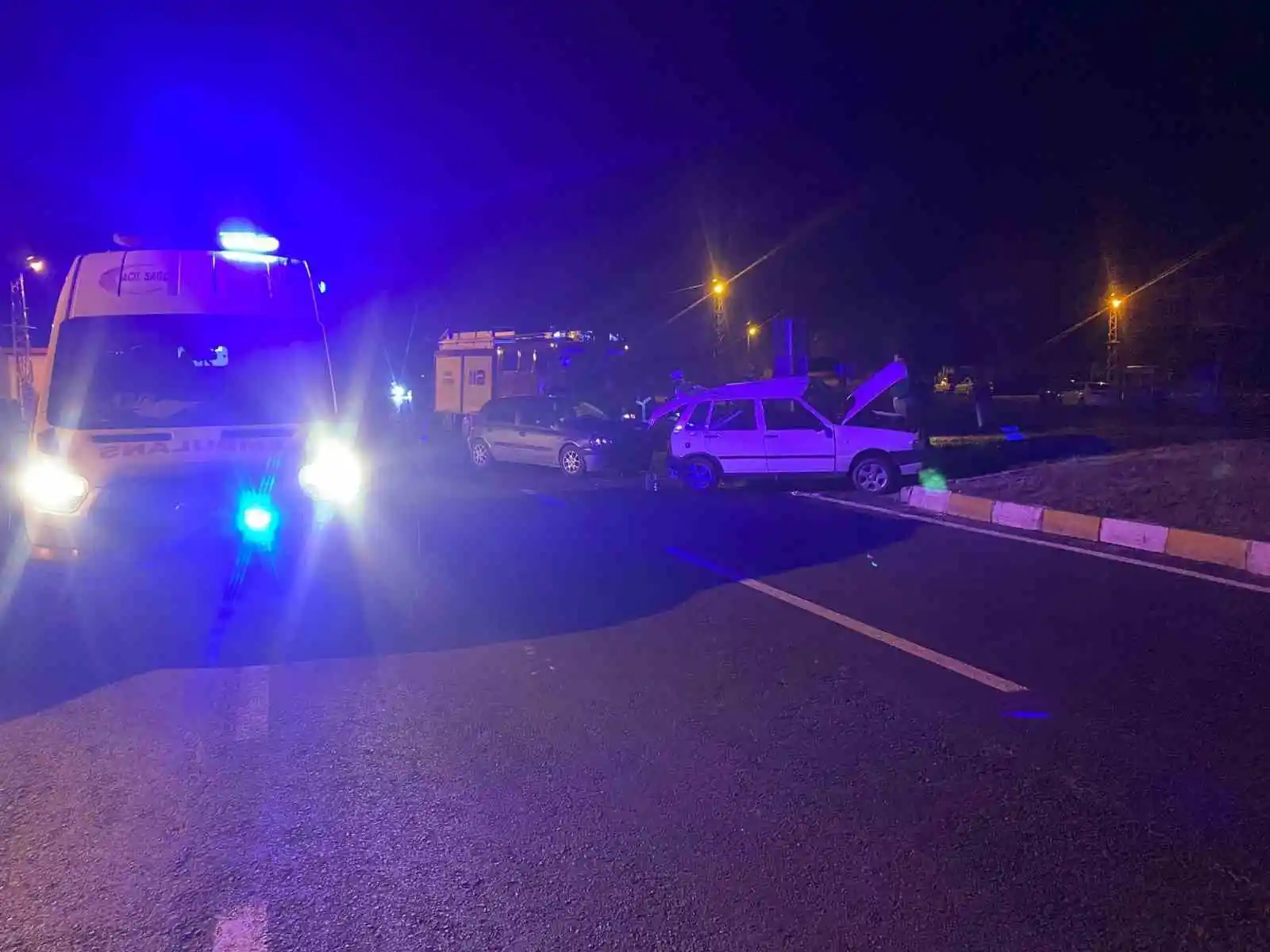 Zonguldak’ta kavşakta çarpışan iki otomobilde 2’si ağır 3 kişi yaralandı
