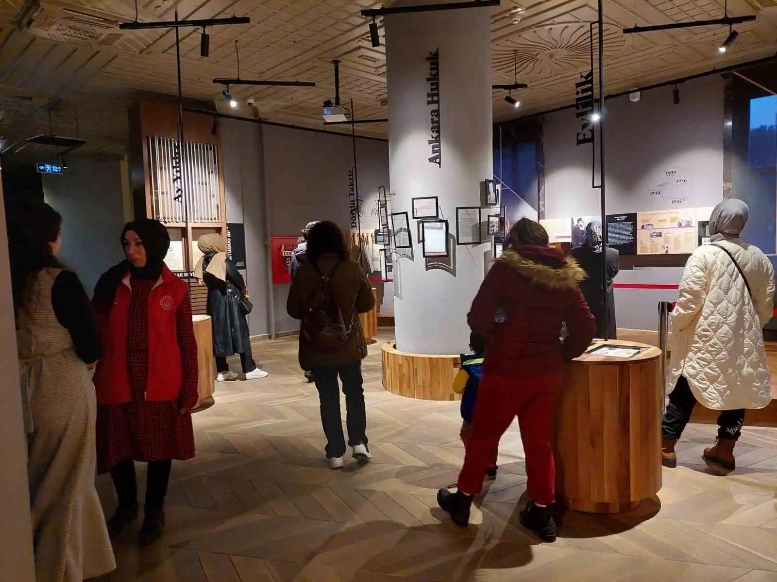 Depremzede vatandaşlar Adnan Menderes Demokrasi Müzesi’ni gezdi
