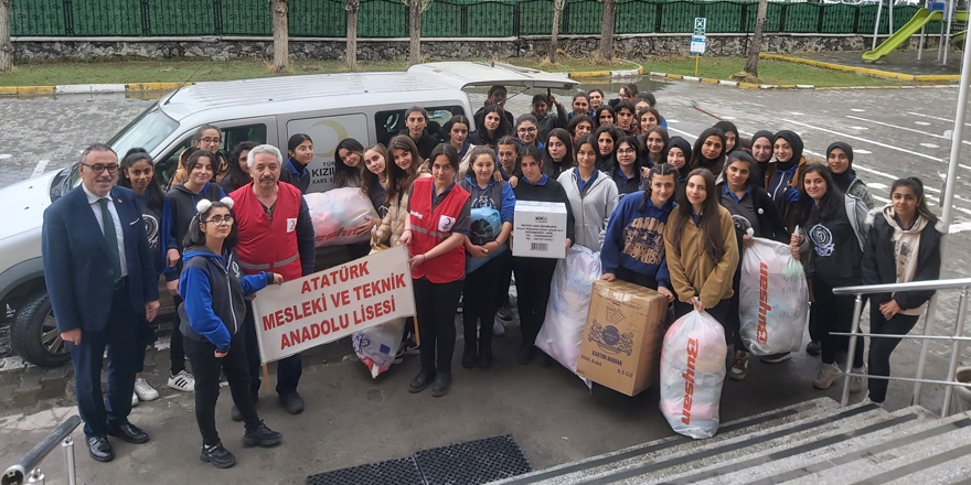 Kars'ta Depremzede Çocuklar İçin Oyuncak Üretildi