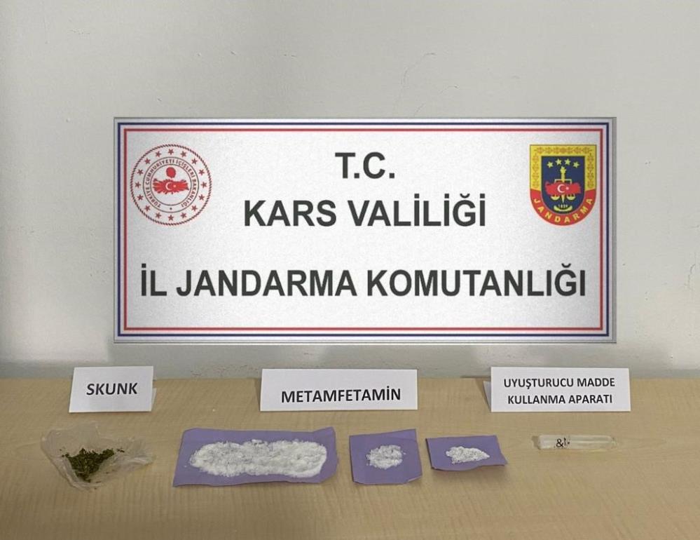  Kars'ta jandarmadan uyuşturucuya geçit yok