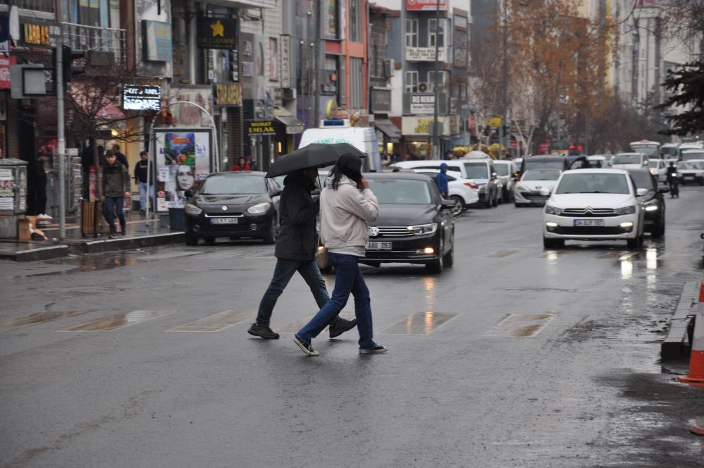 Kars'ta yağmur etkili oluyor