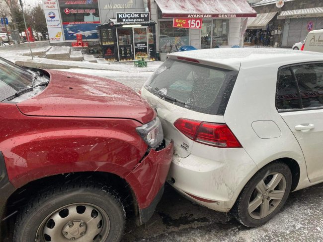 Kar yağışı kazaları da beraberinde getirdi