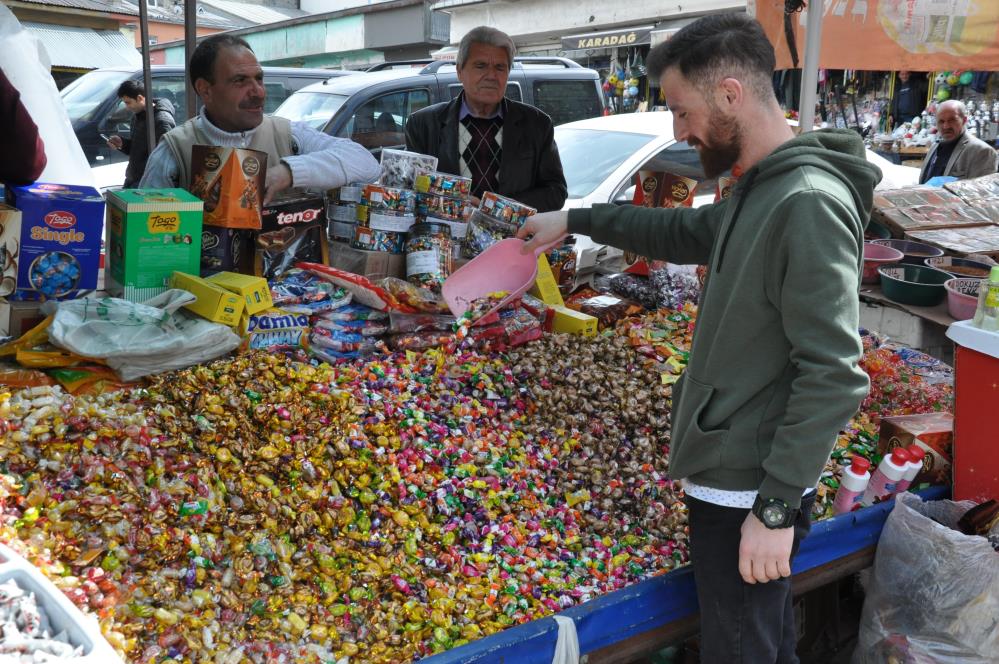 Kars'ta bayram şekerleri tezgahlarda yerini aldı