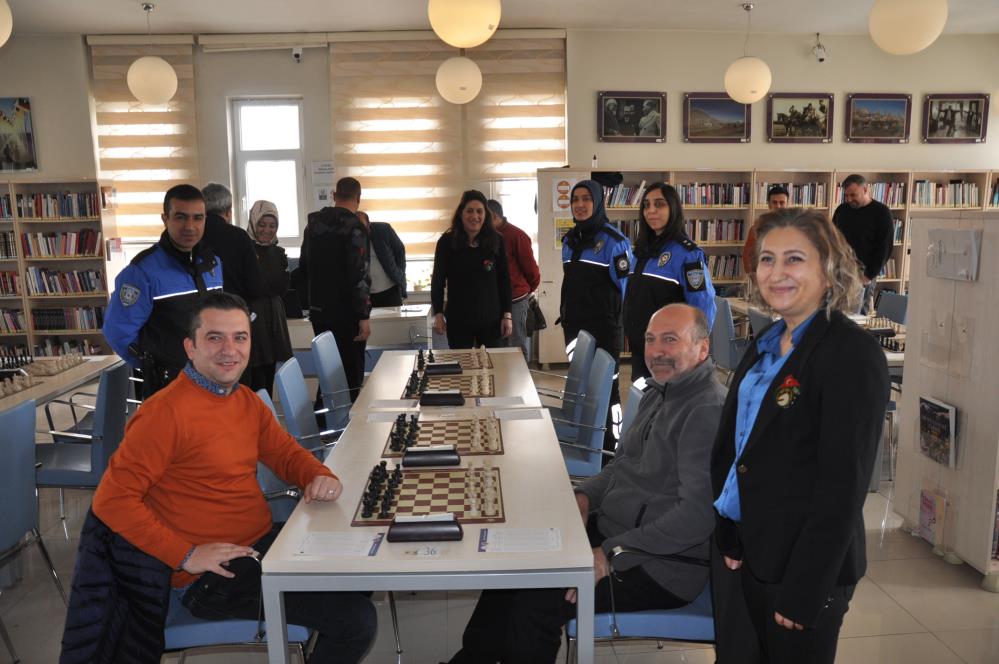 Kars'ta Satranç Turnuvası yoğun ilgi gördü