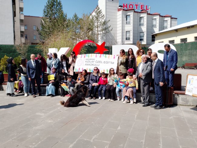 Kars'ta engelliler için farkındalık yürüyüşü 