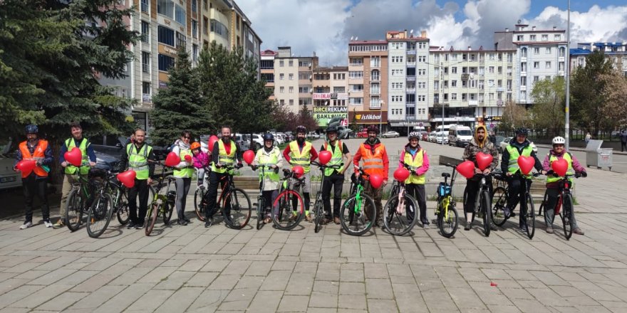 Kars'ta "Kalp Sağlığı Haftası"nda bisiklet turu düzenlendi 