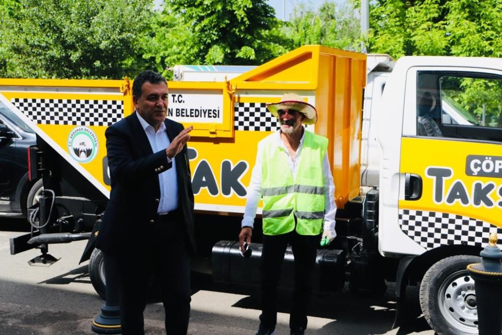 Başkan Demir çöp taksi aracını kulandı
