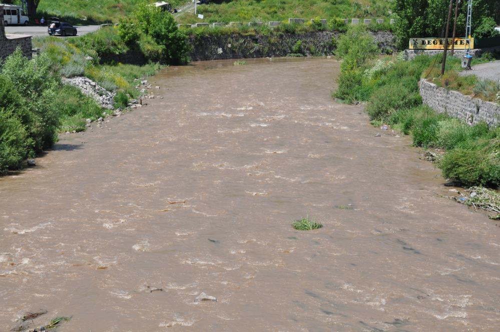 Kars Çayı'nın rengi değişti