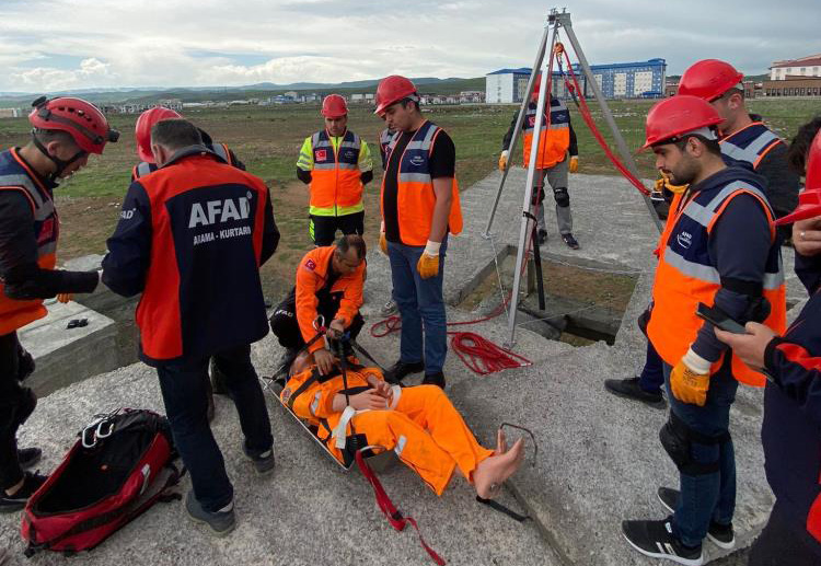 Kars'ta AFAD gönüllü eğitimleri sürüyor