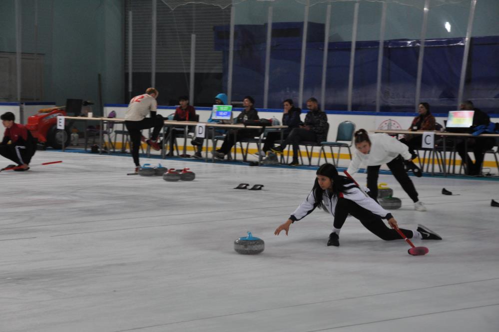 Kars'ta Curling Şampiyonası sona erdi