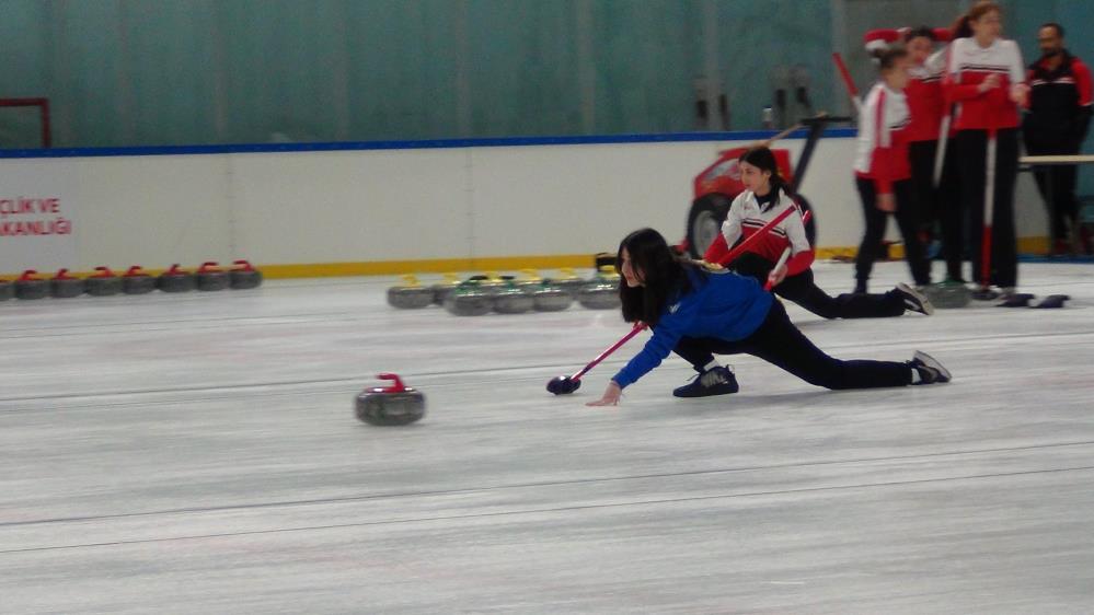 Kars'ta Curling Türkiye Şampiyonası heyecanı