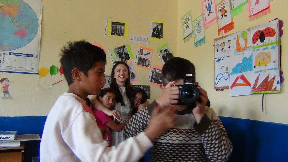 Karslı öğrencilerin fotoğraf makinesiyle sınavı