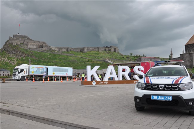 'Mobil Trafik Eğitim Tırı' Kars'ta