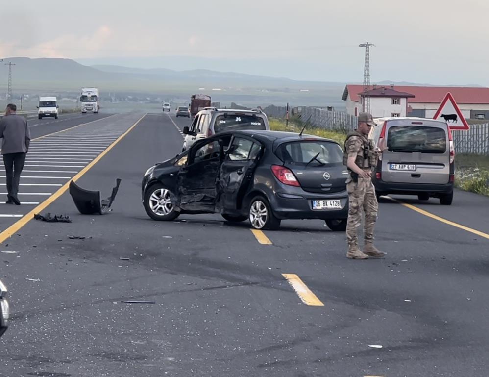 Sarıkamış'ta trafik kazası: 4 yaralı