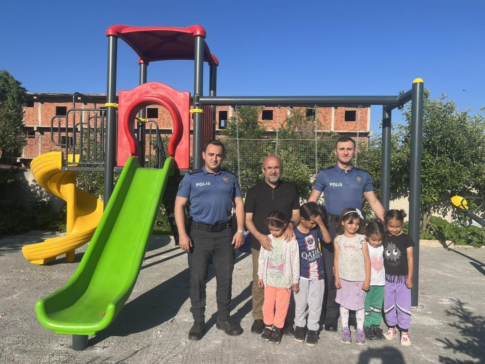 Başkan Altun, polis çocuklarını unutmadı