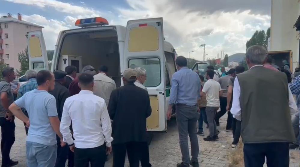Kars'ta otobüs kazasında hayatını kaybedenlerin cenazeleri ailelerine teslim edildi