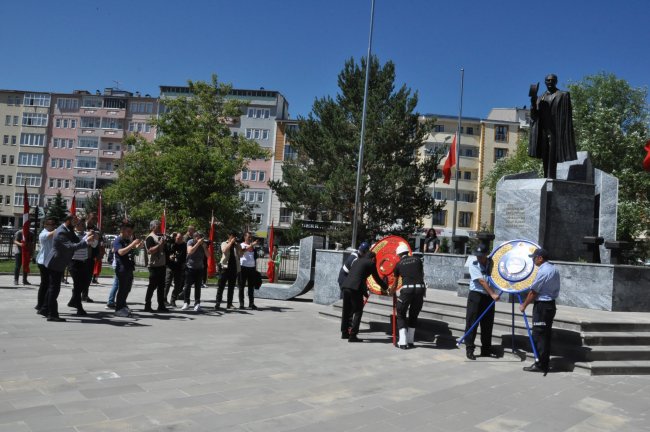 Kurum fotoğrafçısının fendi gazeteciyi yendi!