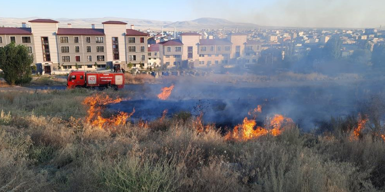 Kars'ta 2 ayrı bölgede örtü yangını