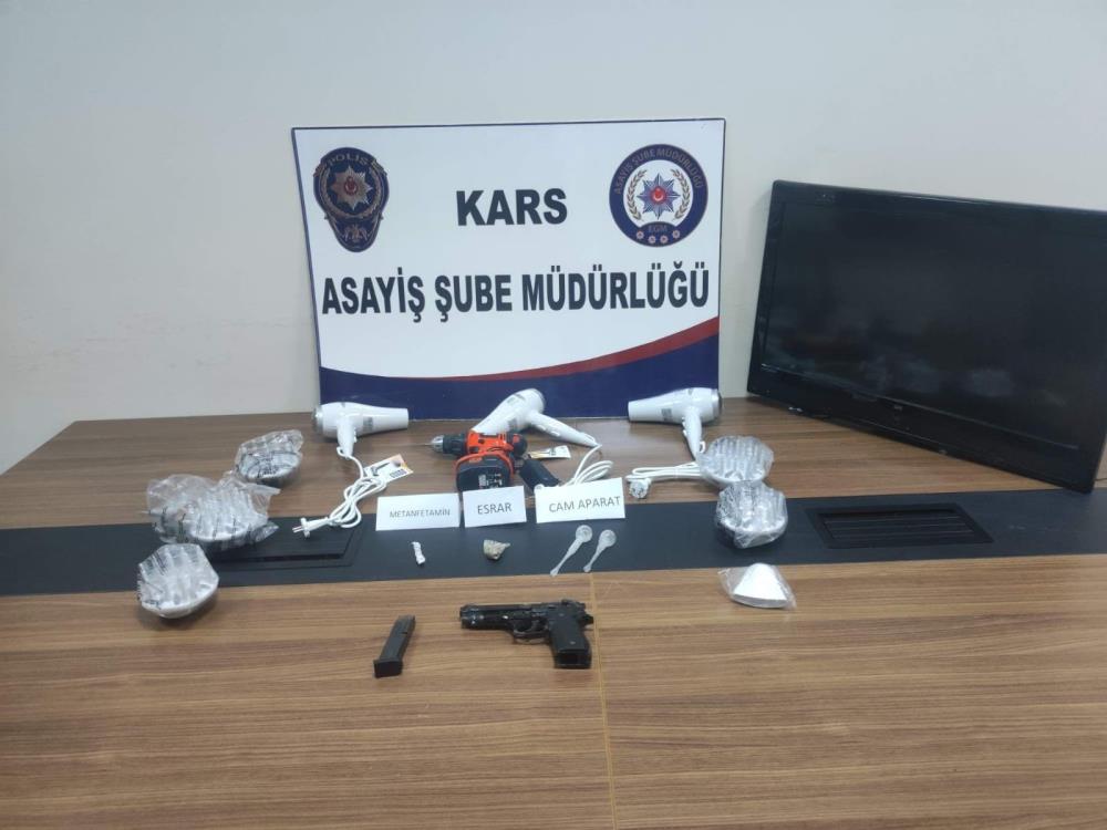 Kars'ta aranan 3 kişi yakalandı