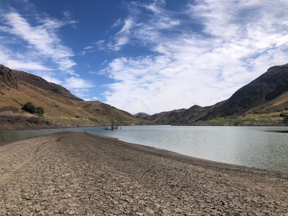 Kars'ta baraj suyu 20 metre çekildi