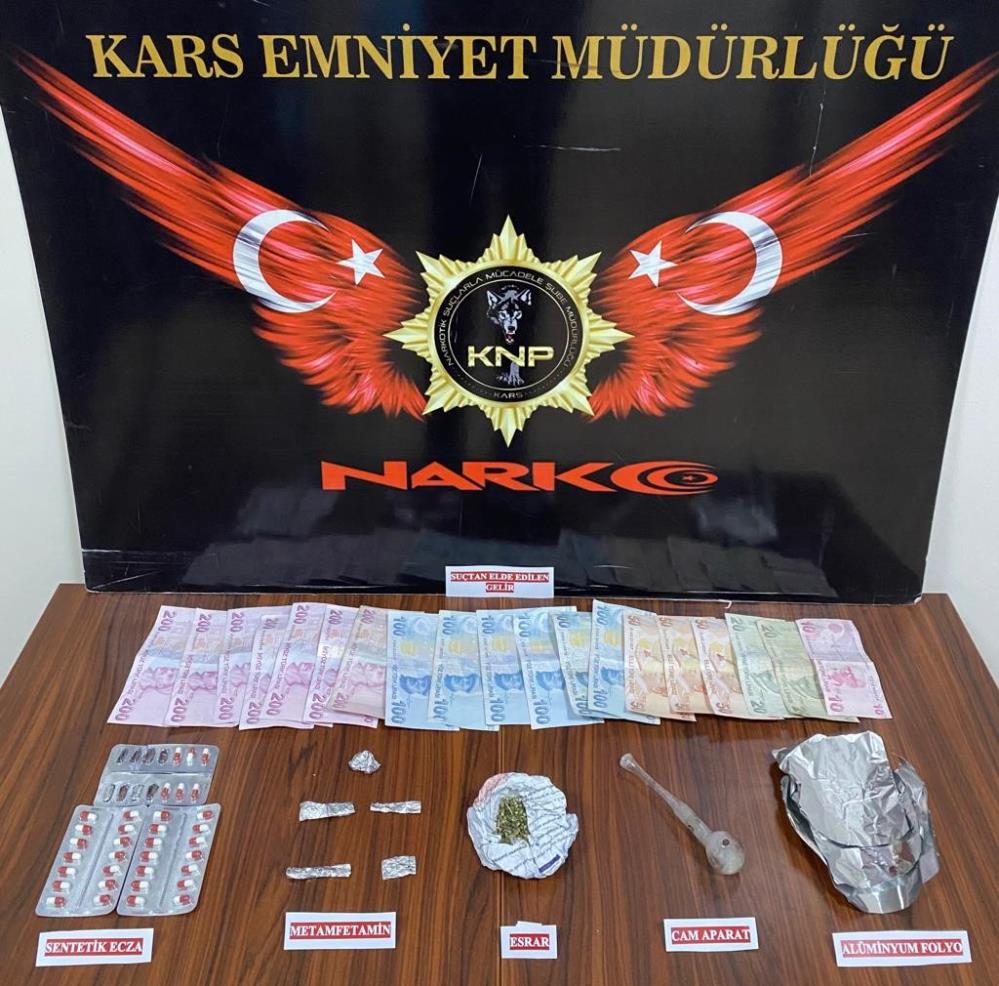 Kars'ta uyuşturucu taciri 2 kişi tutuklandı
