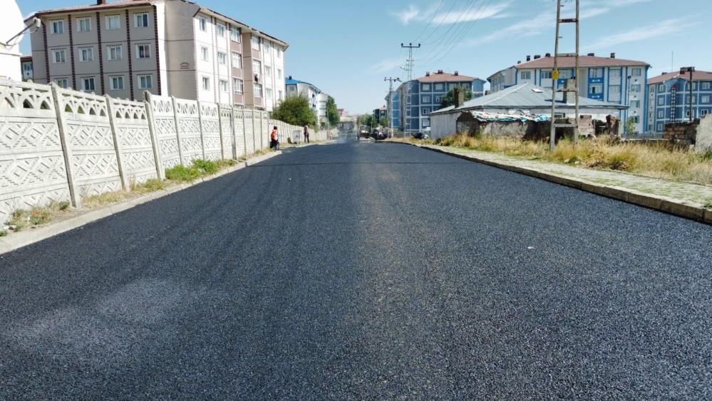 Kars'ta yol yapım çalışmaları devam ediyor